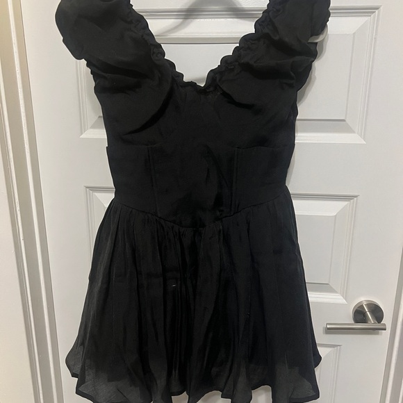 Elegant Black Off-Shoulder Dress - Picture 4 of 5